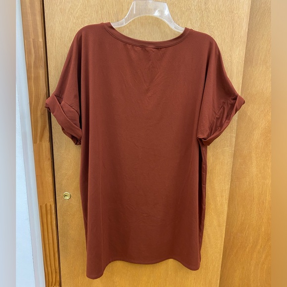 Zenana Rolled Short Sleeve V-Neck Top in Rust Sz Large (Oversized) - Picture 3 of 7